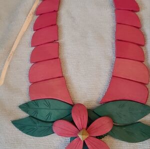 Stunning vintage necklace made of wood